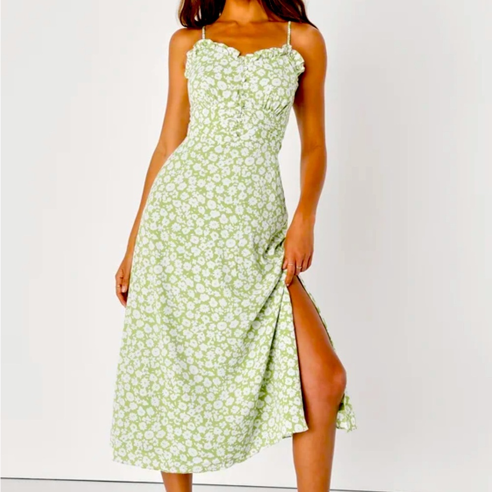 Lulu's Light Green Floral Midi Dress with White Daisies